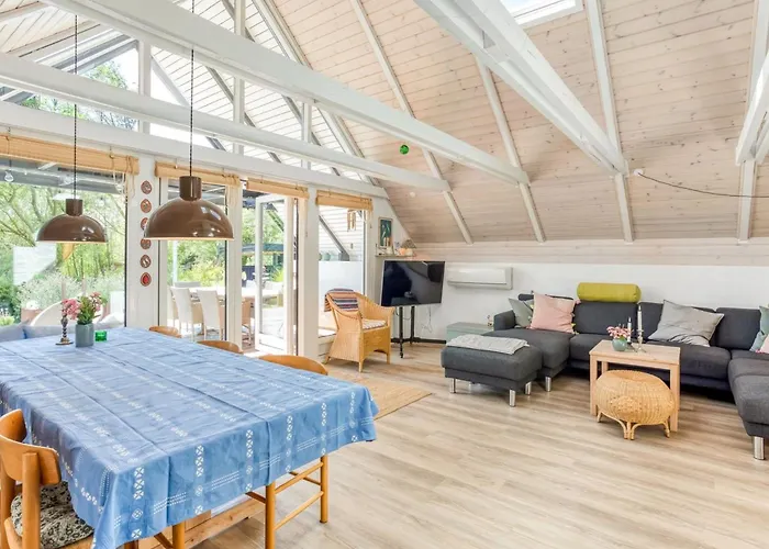 Semesterbostad Frodde - 200m From The Sea By Interhome